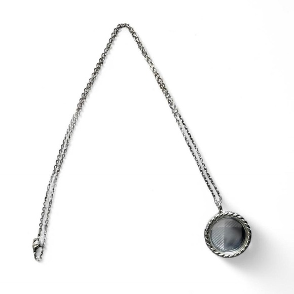 Silver Chain Necklace with Circular Pendant Jewelry Elegant Victorian Inspired - Picture 1 of 10